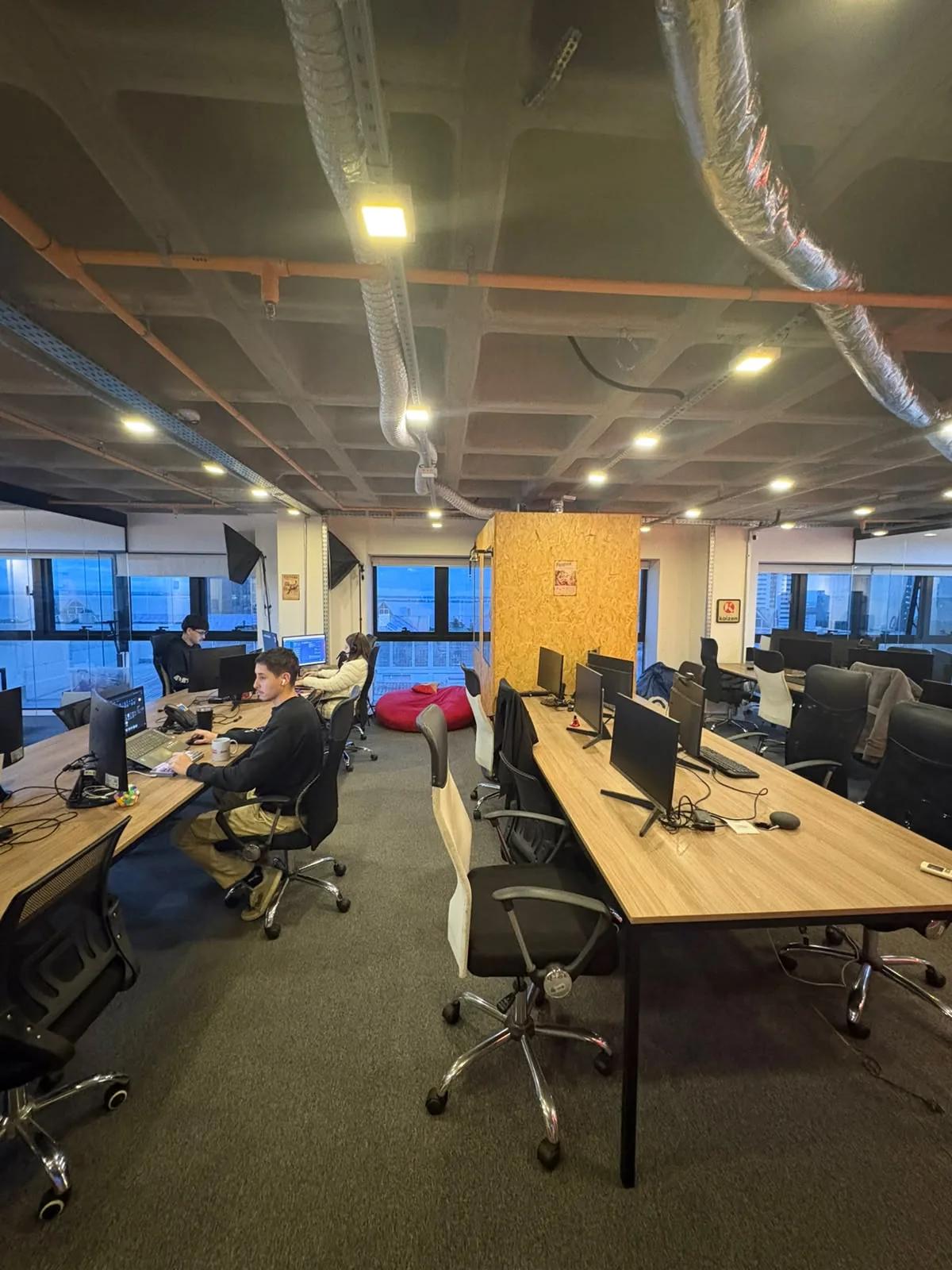 Coworking com estacionamento em Porto Alegre - KaizenHUB ao lado do Shopping Praia de Belas